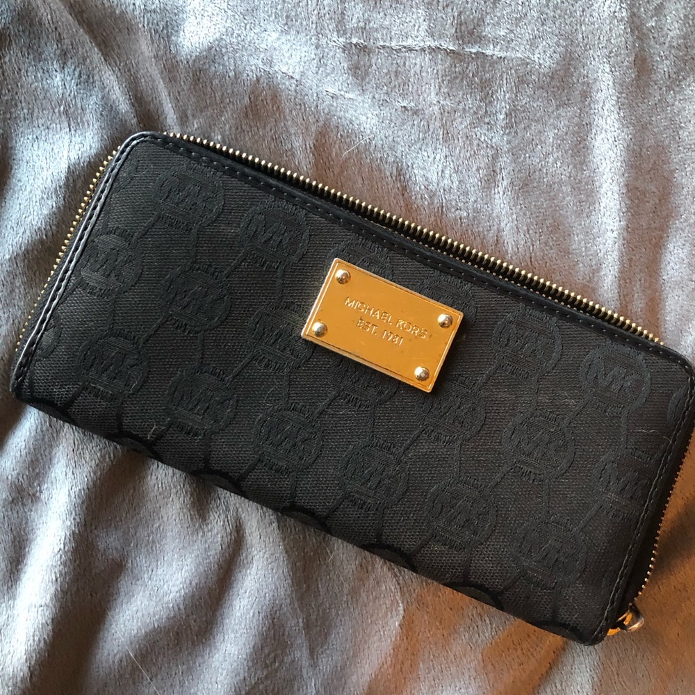 Black Michael Kors Zip Wallet
